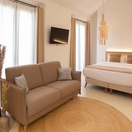 Alux Boutique Готель 2*